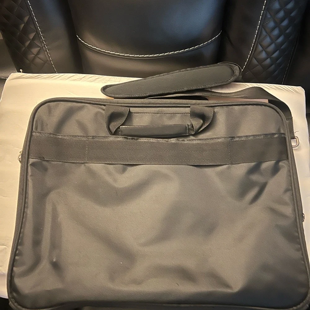 DELL DellT43DV Laptop/Messenger Bag